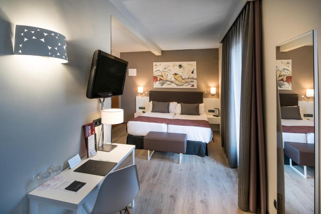 Catalonia Castellnou - Resim 28