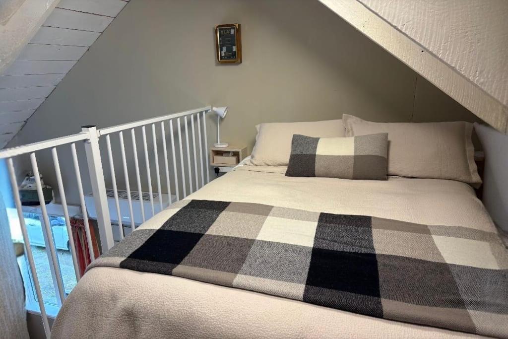 En eller flere senge i et værelse på Mountain View Flat