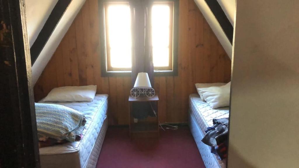 Katil atau katil-katil dalam bilik di Termas de Chillan Cabaña 13 Personas 5 Dormitorios