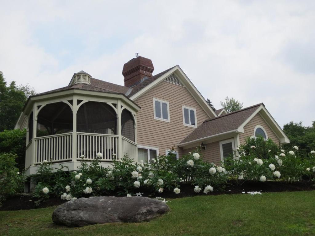 Κήπος έξω από το Mountain Falls