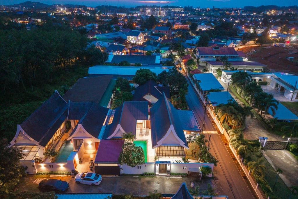 una vista aerea di una città di notte di V227 Private 4BR Pool Villa Beaches & Golf Nearby a Laguna Phuket