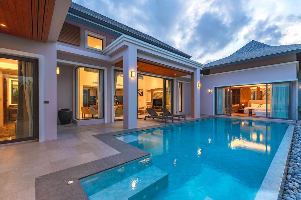Bazén v ubytování V229 Brand New 3BR Villa Pool Near Top Beaches nebo v jeho okolí