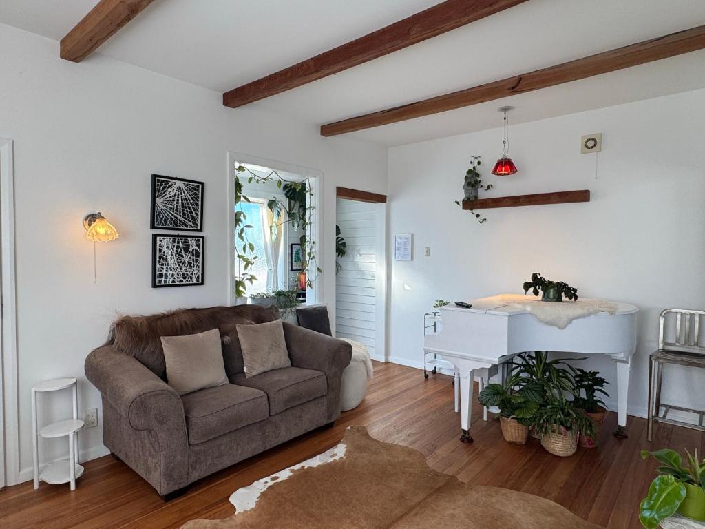 White Oasis - Resim 1