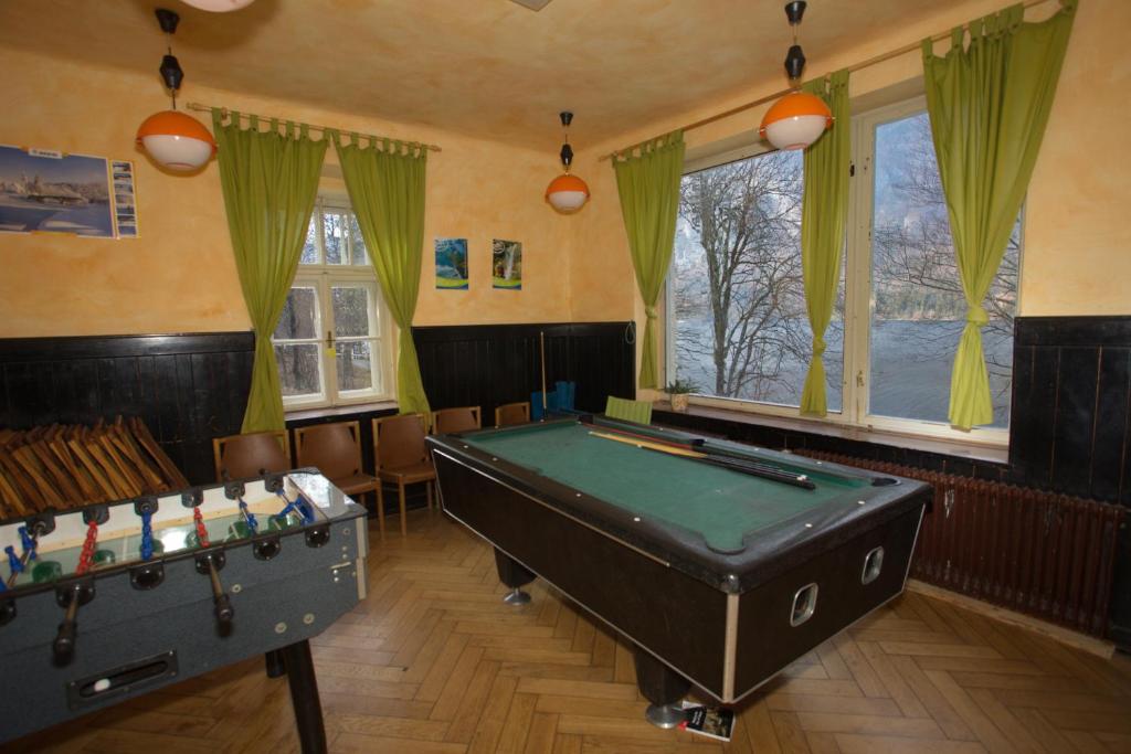 Biliár nebo kulečník v ubytování Hostel pod Voglom