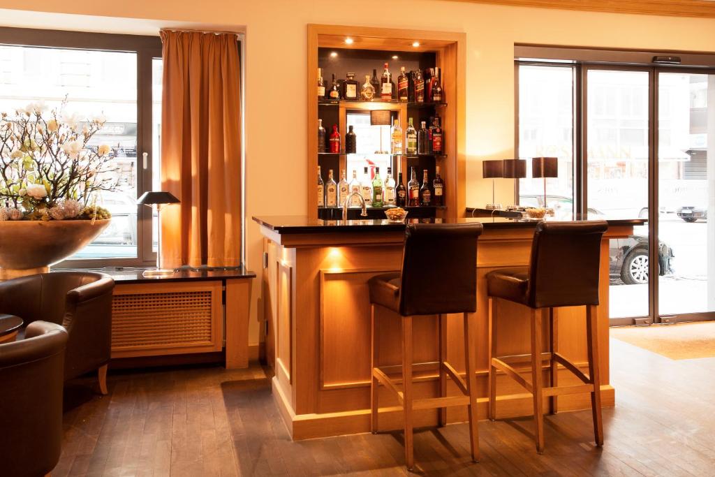 TOWNHOUSE Hotel - Resim 12