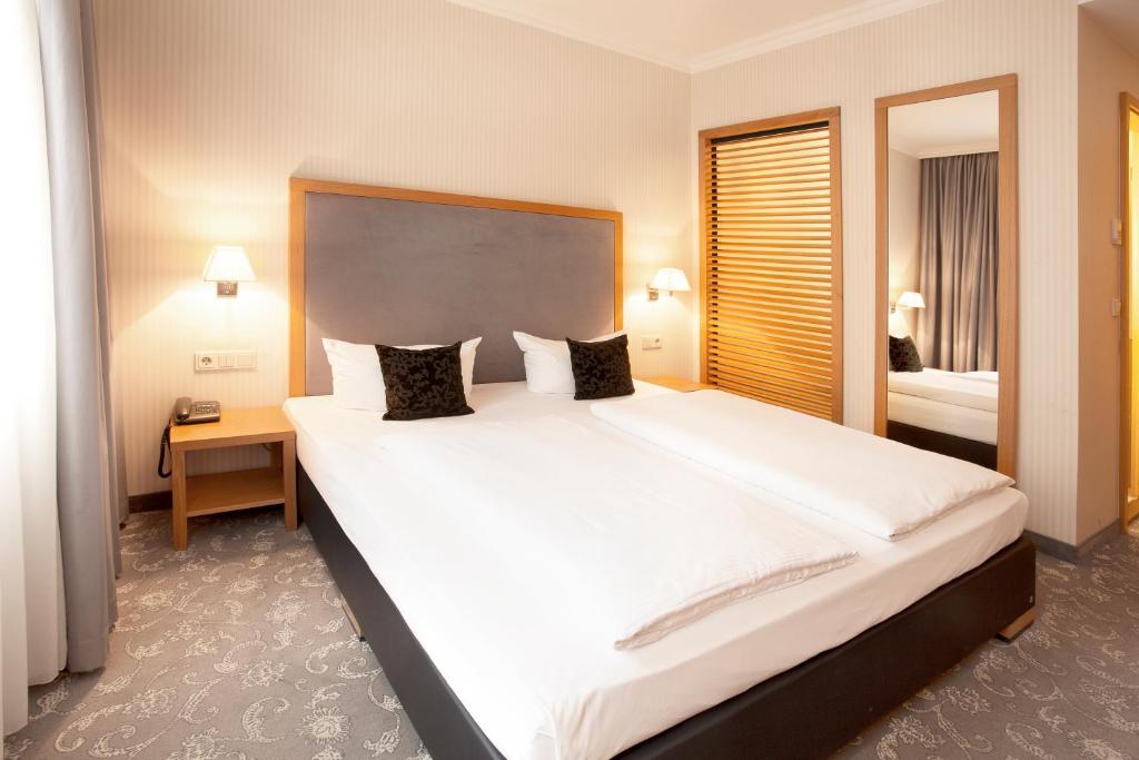 TOWNHOUSE Hotel - Resim 14