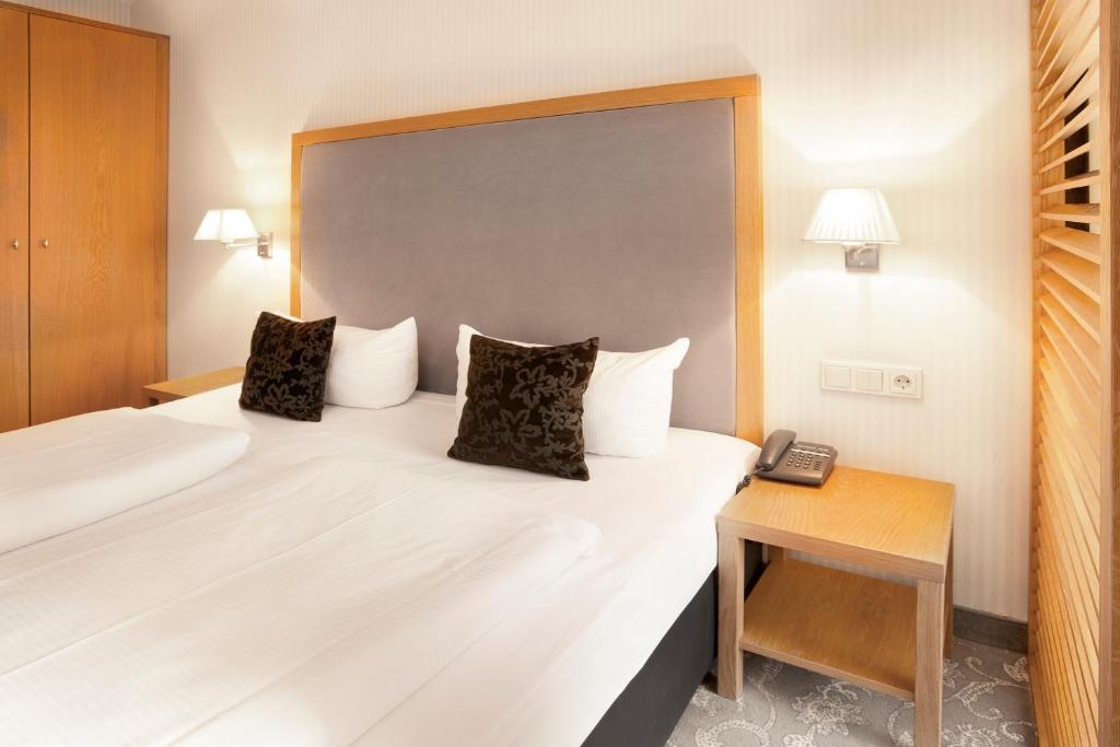 TOWNHOUSE Hotel - Resim 18