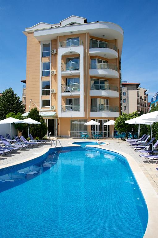 Kolam renang di atau dekat dengan Sunny Residence complex