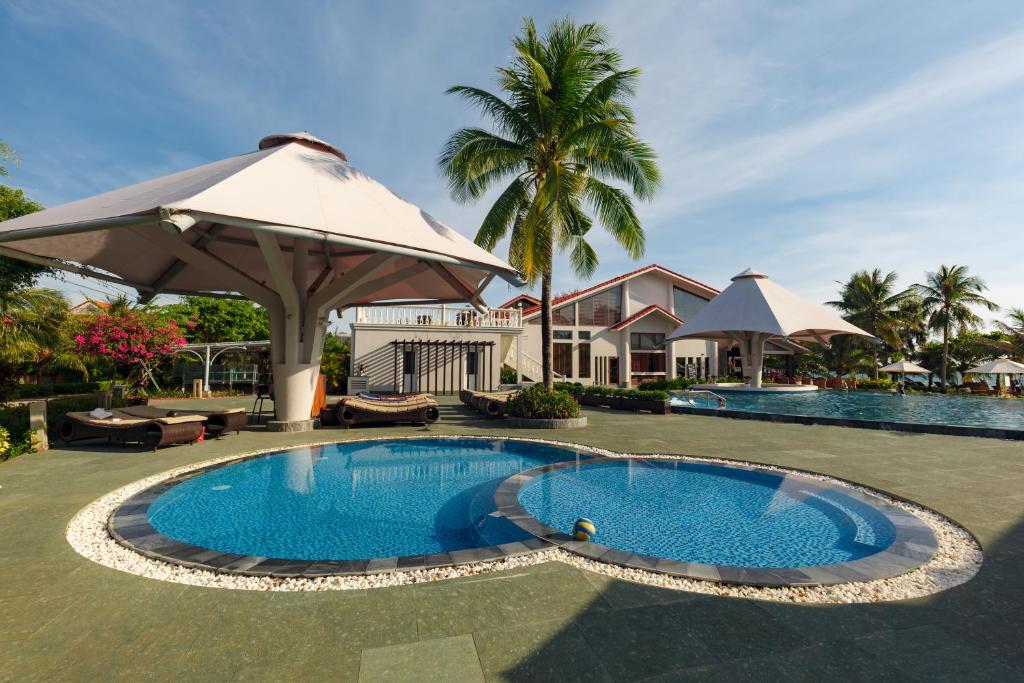 Бассейн в Mercury Phu Quoc Resort & Villas - Free Airport Pick-up или поблизости
