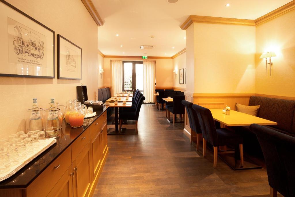 TOWNHOUSE Hotel - Resim 26
