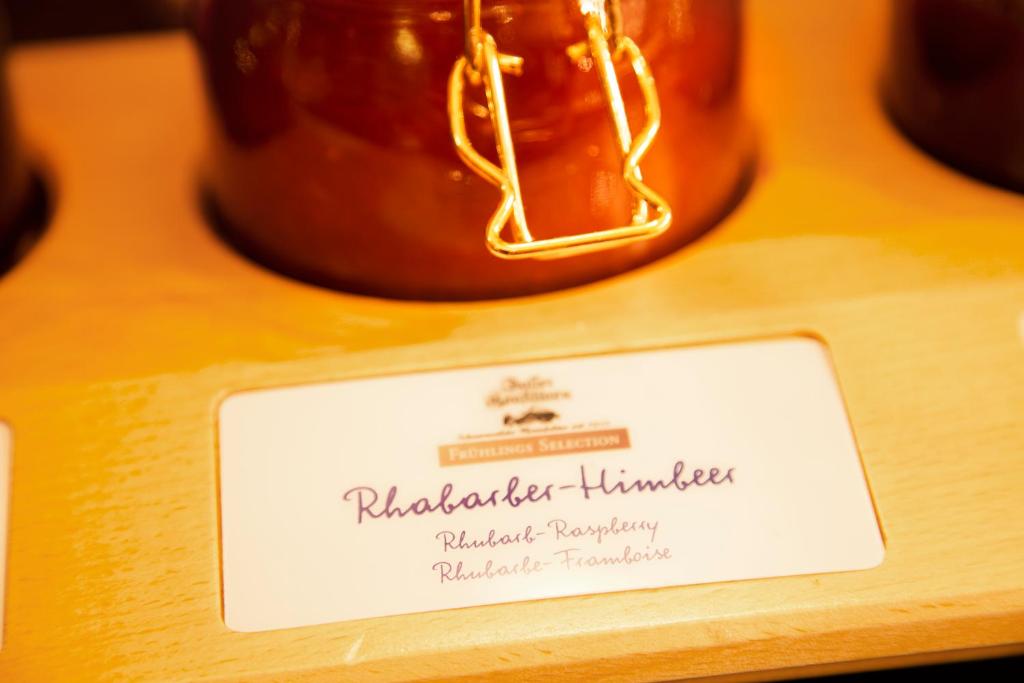 TOWNHOUSE Hotel - Resim 33