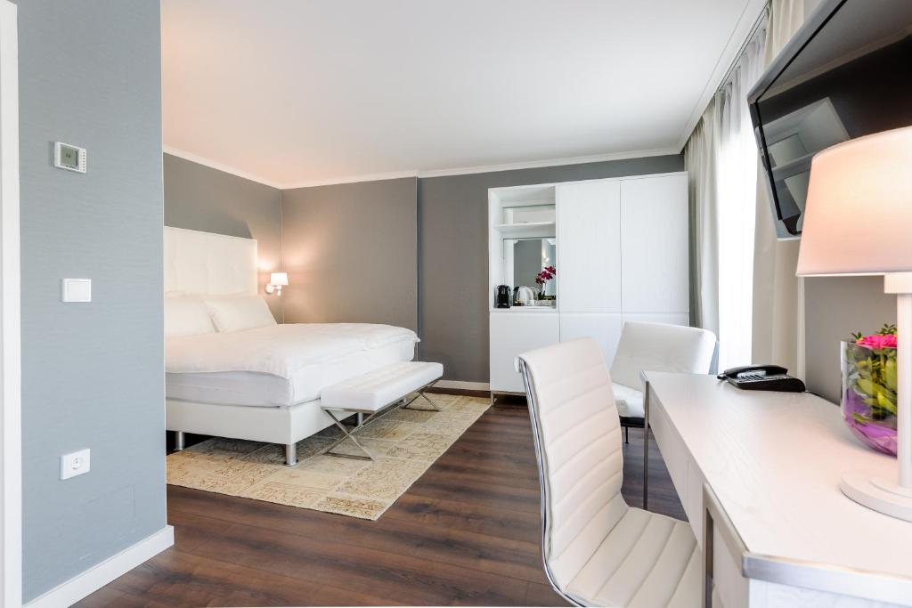 Postel nebo postele na pokoji v ubytování Mercure Hotel Raphael Wien