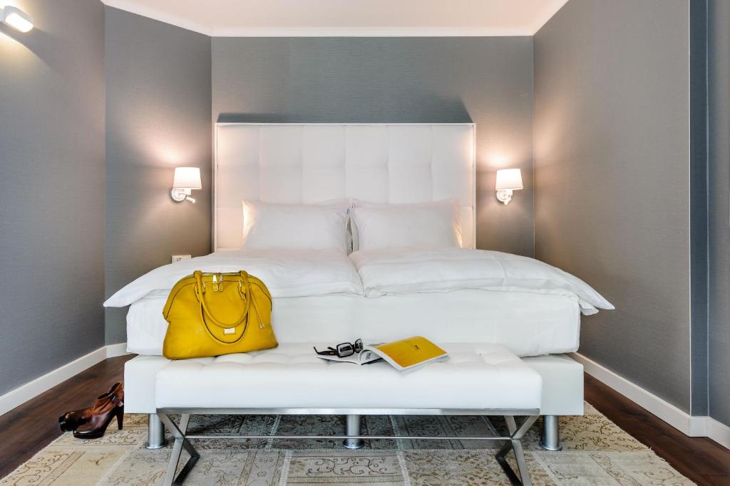 Postel nebo postele na pokoji v ubytování Mercure Hotel Raphael Wien
