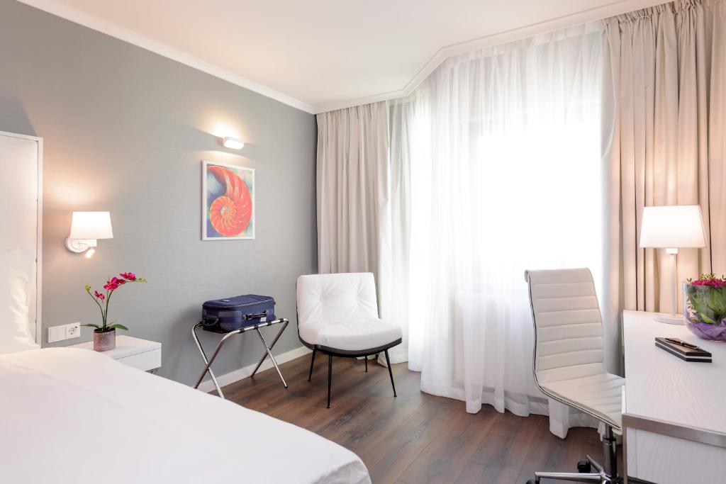 Postel nebo postele na pokoji v ubytování Mercure Hotel Raphael Wien