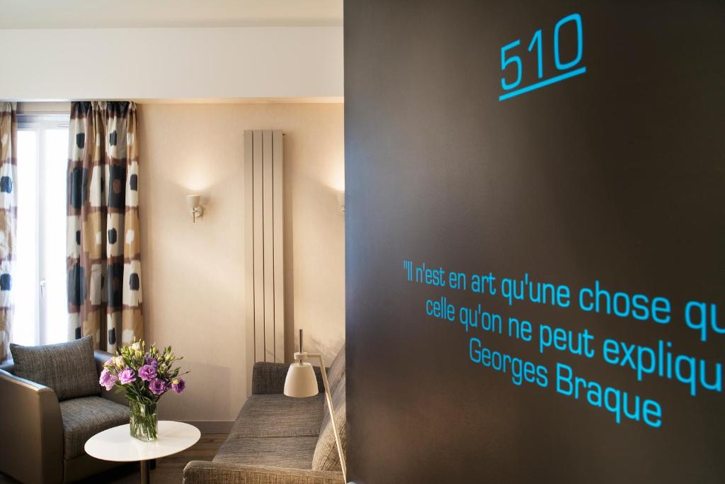 Hôtel A La Villa des Artistes - Resim 42