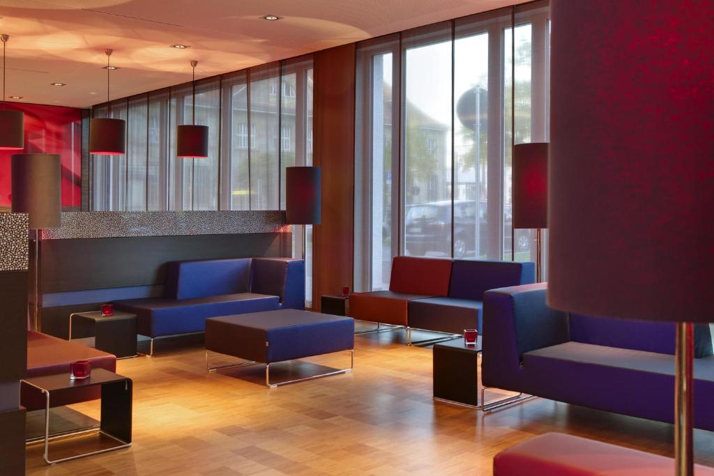 Posezení v ubytování IntercityHotel Darmstadt