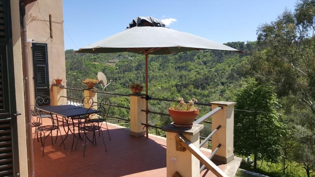 Balkón nebo terasa v ubytování Rural House Rondini