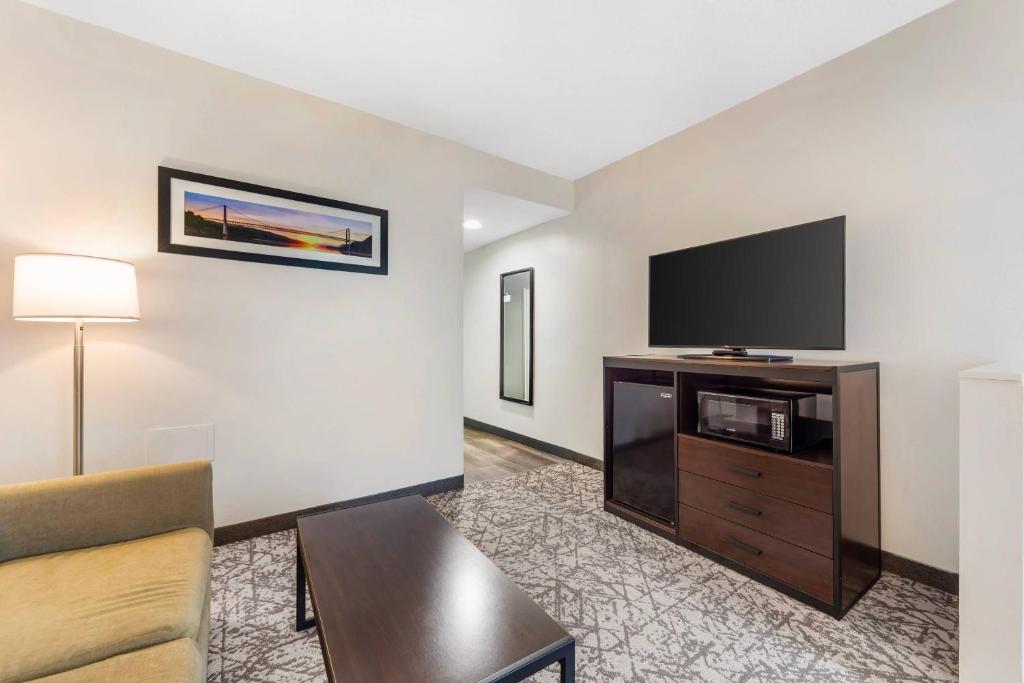 Quality Inn & Suites NJ State Capital Area photo