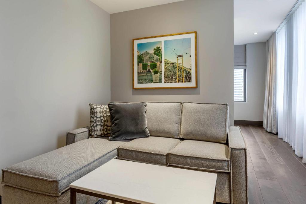 Cambria Hotel Houston Downtown Convention Center - 