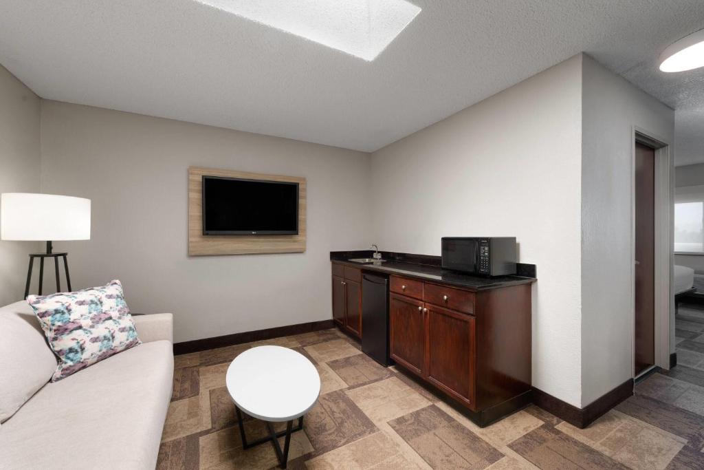 Wyndham Garden Newark Fremont Silicon Valley photo