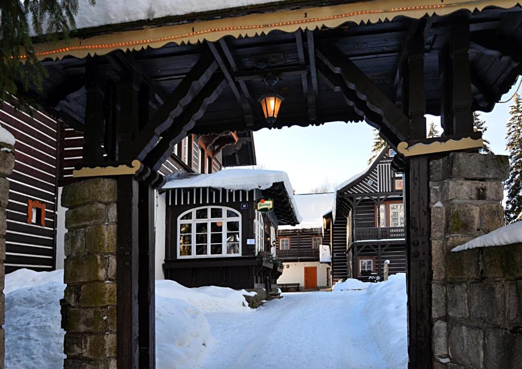 Obiekt Hotel Tři Růže zimą