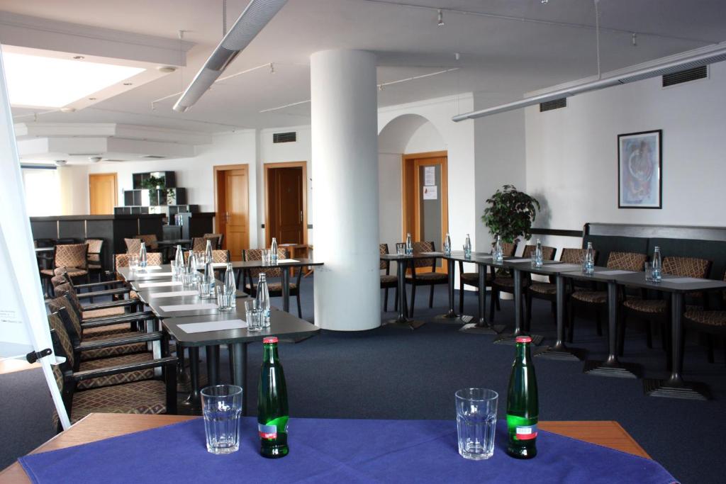 Um restaurante ou outro lugar para comer em Hotel Theresia