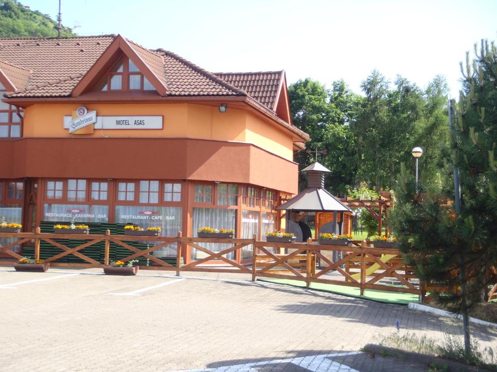 Budova, kde se hotel nachází