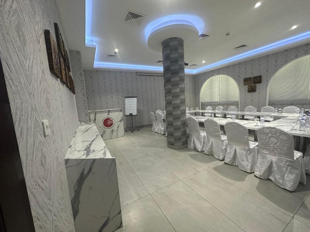 Dubai Grand Hotel by Fortune, Dubai Airport - Resim 43