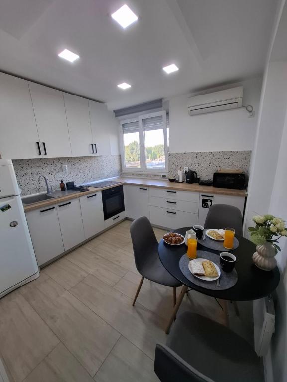 Kuchyň nebo kuchyňský kout v ubytování Studio SVACIC self check in