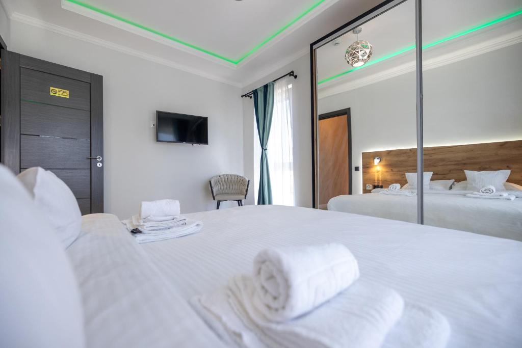 Ένα ή περισσότερα κρεβάτια σε δωμάτιο στο Prestige Suites - Cluj Luxury