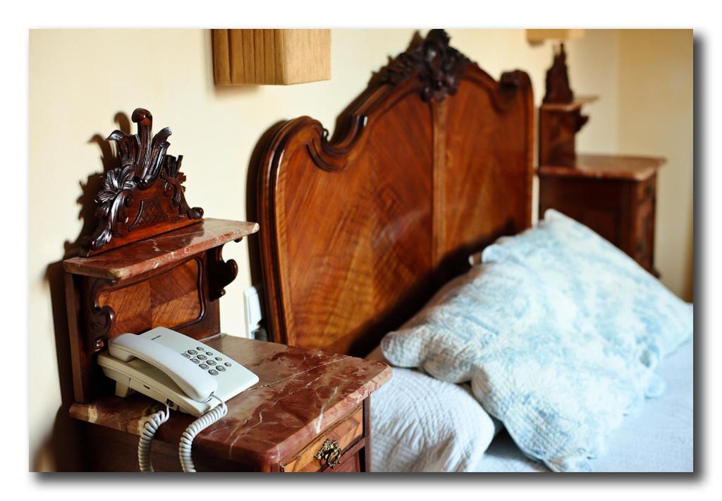 A bed or beds in a room at Hotel Restaurante Doña Anita