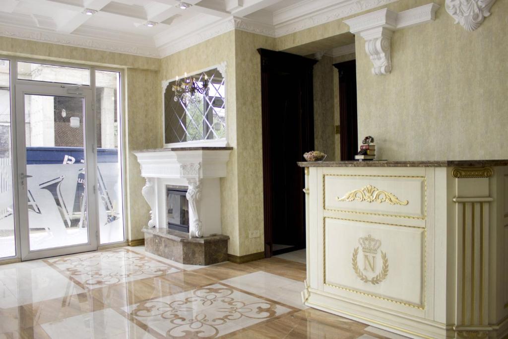 Lobbyen eller receptionen på Neapol Boutique Hotel