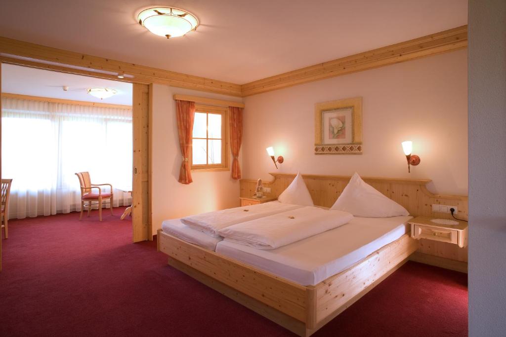 Ένα ή περισσότερα κρεβάτια σε δωμάτιο στο Hotel Alpenpanorama