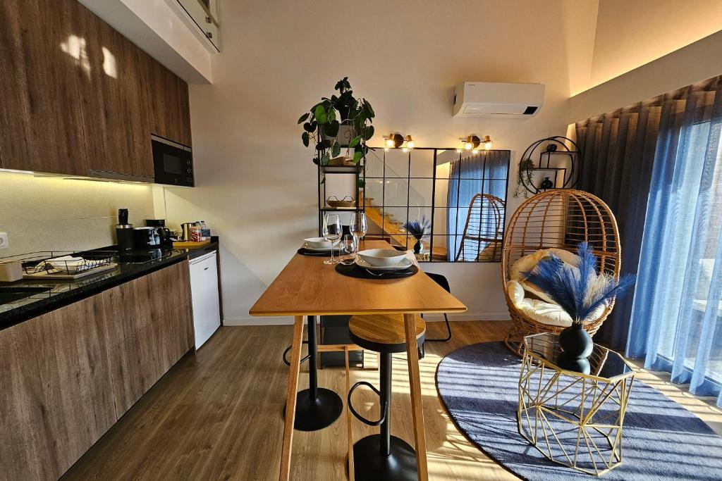 Η κουζίνα ή μικρή κουζίνα στο Marinha Grande Apartamentos Duo N7