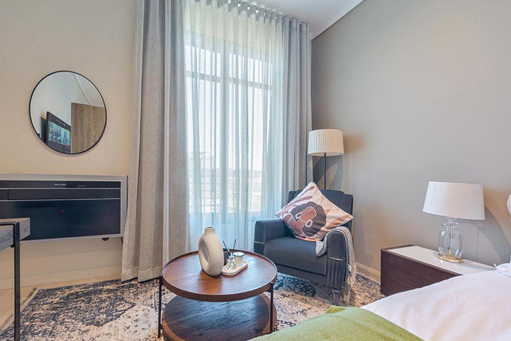 Katil atau katil-katil dalam bilik di Menlyn Maine Luxury Studio King Bed Free parking 133