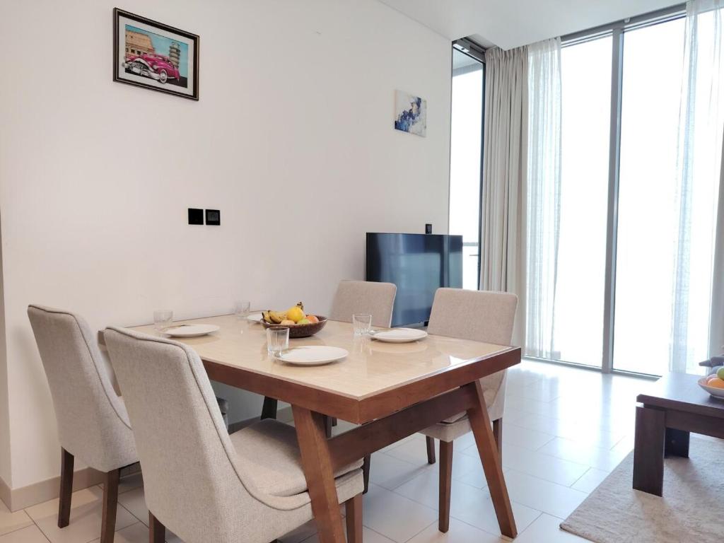 Χώρος καθιστικού στο Fast Wi-fi Netflix Cozy 1BR Flat Near Downtown Dubai