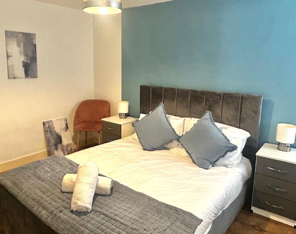 Ένα ή περισσότερα κρεβάτια σε δωμάτιο στο Modern Flat in Aldershot- sleeps 4