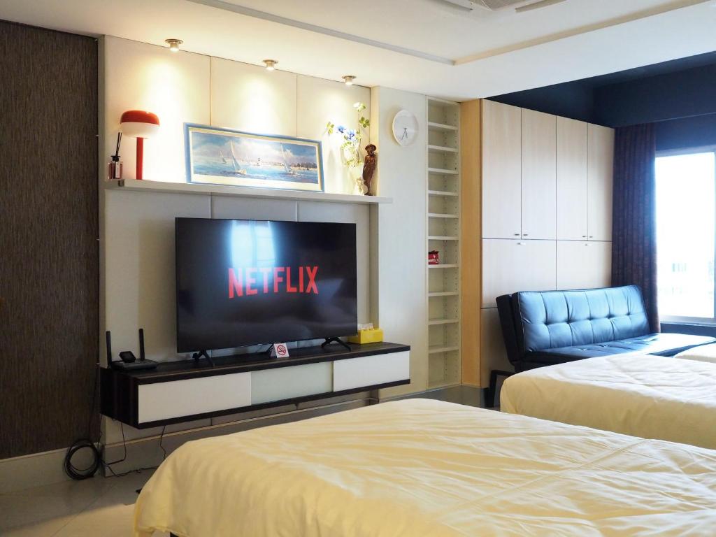 TV a/nebo společenská místnost v ubytování Casa Nimmana City View 3Beds 4Pax - Nimman