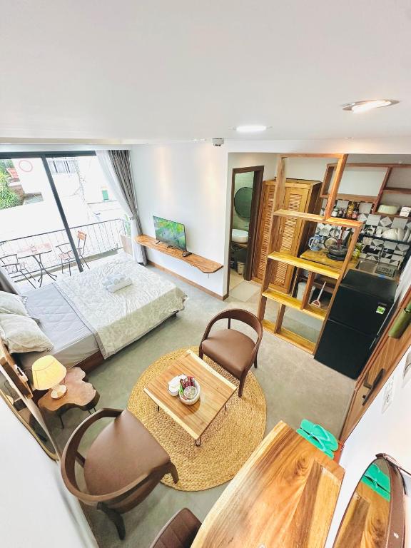 a living room with a couch and a table at 307MSNK Luxe Studio l Balcony & Kitchen in Can Tho