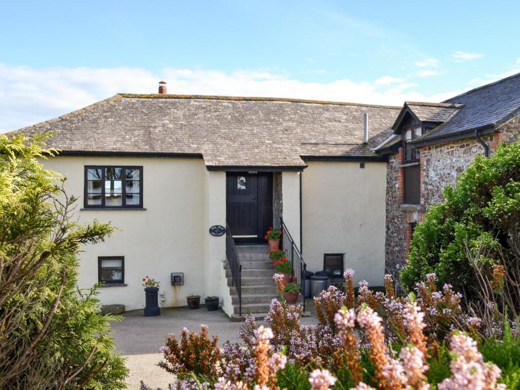a cottage with a staircase leading to the front door at The Old Granary in Kilkhampton