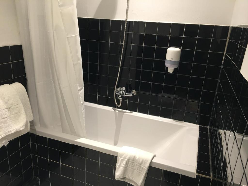 Hôtel Le Capitole - Resim 34