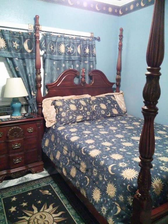 a bedroom with a canopy bed and a dresser with a bed sidx sidx sidx at Klauzz in Bay City