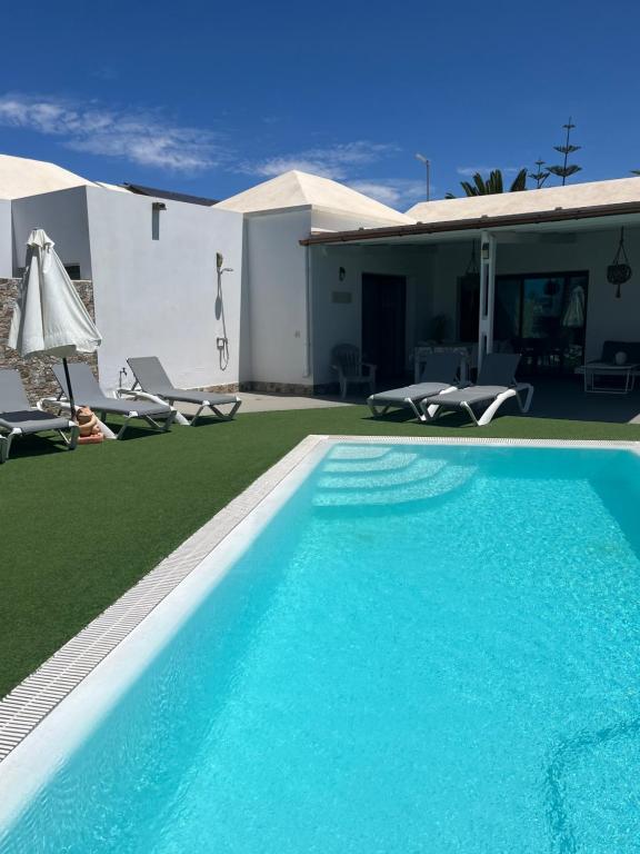 a swimming pool in front of a house at LA ERA 1 in El Cotillo