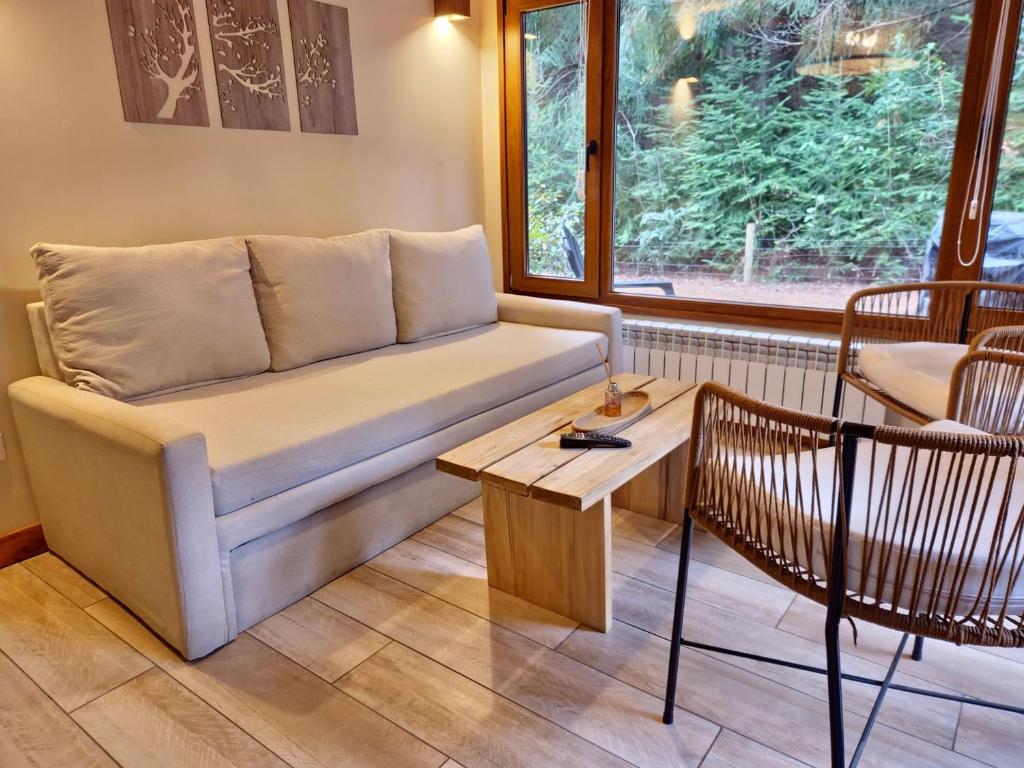 Posezení v ubytování Remanso del Bosque - Maiten Cabin