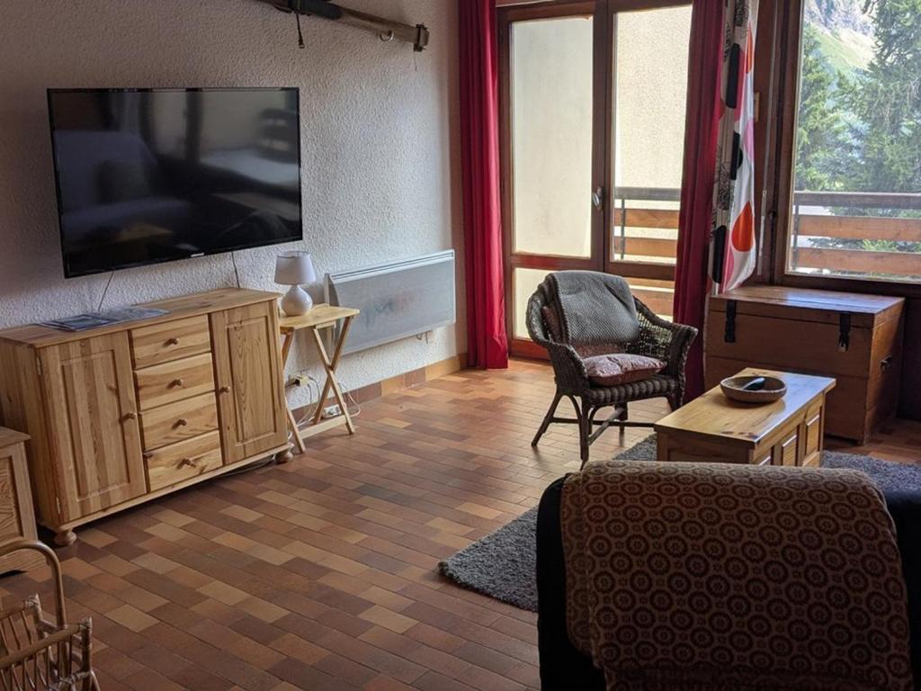 a living room with a tv and a couch and chairs at Charmant T2 5 pers, Sud, balcon, TV, lave-linge, garage optionnel, calme à Orcières - FR-1-262-187 in Orcières