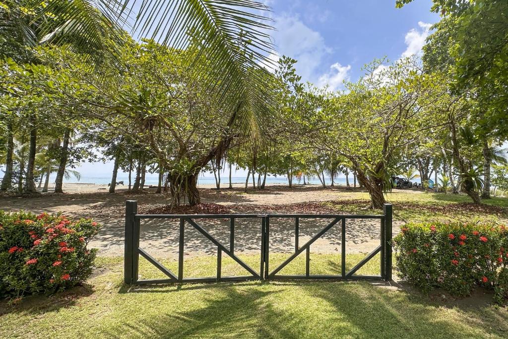 Zahrada ubytování Beach cabinas on Playa Preciosa