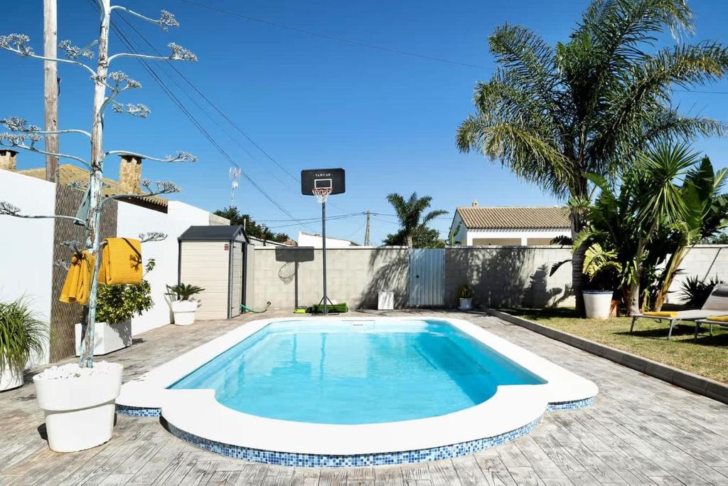 a swimming pool in the backyard of a house at Villa con piscina privada terraza privada in Conil de la Frontera