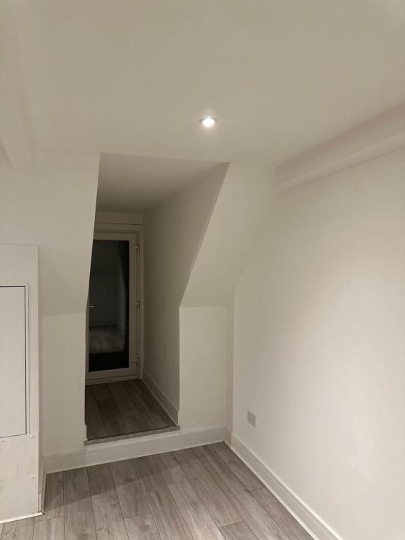 Afbeelding uit fotogalerij van Flat 10 - Epsom High Street in Epsom