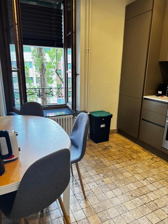 Grand 5 pièces au Centre Genève - Resim 15