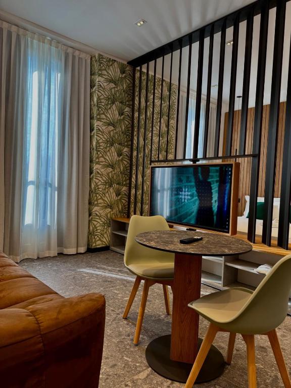 RoomsCarloFeliceStation - Resim 6